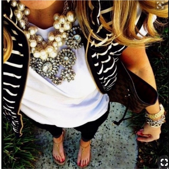 STORE CLOSING-ALL ITEMS $20-25 - Picture 2 of 4